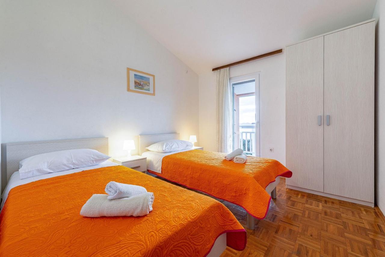 Family Friendly Seaside Apartments Kozino, Zadar - 5749 Петркане Екстериор снимка