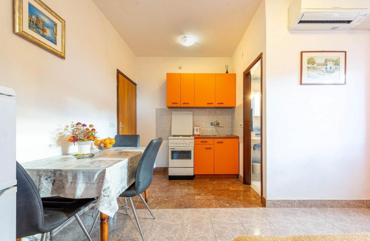 Family Friendly Seaside Apartments Kozino, Zadar - 5749 Петркане Екстериор снимка